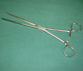 Slibning af kirurgiske sakse og knive